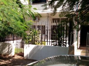 Arrenda se apartamento t2 r/c na Polana rua d congua