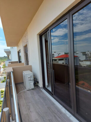 __ Vende-se Luxuoso apartamento em condomínio no bairro Triunfo (dona Alice) tem suite, 2 andar, prédio novo e curto com parqueamento, elevador e Piscina, custa