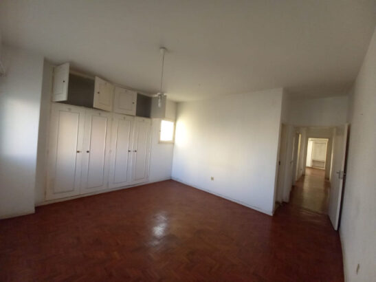 VENDE-SE ESPAÇOSO APARTAMENTO TIPO 3 NA POLANA, NO TERCEIRO ANDAR, ENTRE AS AV. ARMANDO TIVANE E EDUARDO MONDLANE.