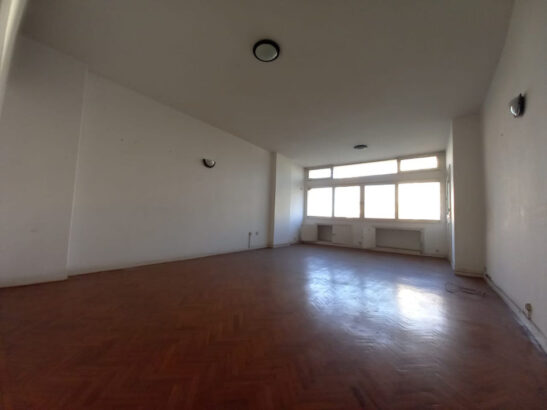 VENDE-SE ESPAÇOSO APARTAMENTO TIPO 3 NA POLANA, NO TERCEIRO ANDAR, ENTRE AS AV. ARMANDO TIVANE E EDUARDO MONDLANE.