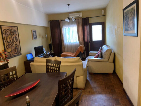 Vende-se apartamento T2 | 1° andar | No Bairro Central | Zona da Ronil