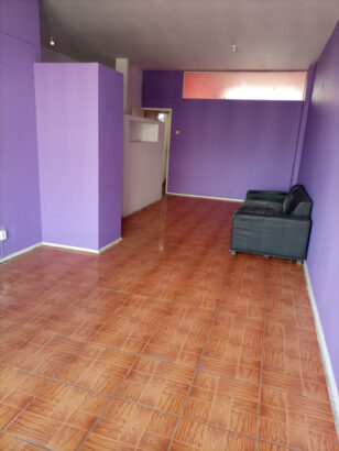 venda flat T1 na av. 24 de julho próximo ao Escola Industrial 1° de Maio no bairro Central* *cozinha *area de serviços *despensa *varandas *1 quatro amplo *sala ampla *wc ampla *segurança 24h *condomínio organizado 5andar