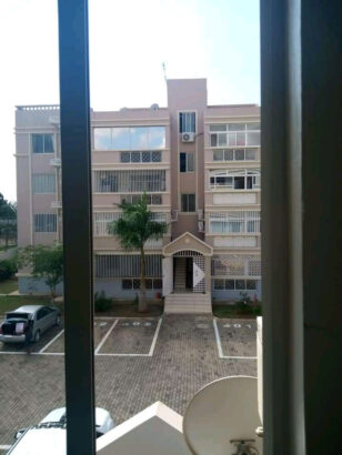 A venda apartamento T3 no 3 andar no condomínio Kingsvillage