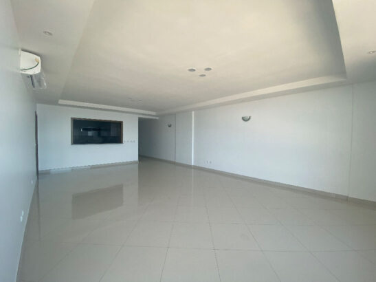 Arrendo super Apartamento com vista mar na Av.Marginal