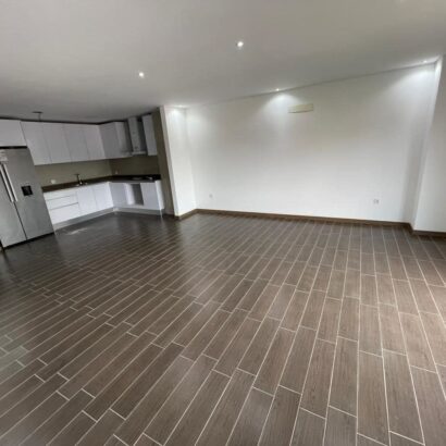 Vende-se Excelente Apartamento Prédio novo pronto a estrear T3 no Condomínio Mar Bairro Central.