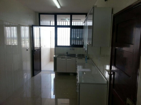 VENDE-SE APARTAMENTO T3 AV 24 JULHO PROXIMO A ANTIGA INTERFRANCA