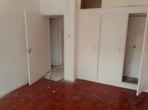 Arrenda-se flat tipo 3  na Coop rés do chão na  rua de França