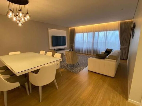 Vende-se no Golf Residence um Apartamento T3 com vista para o mar