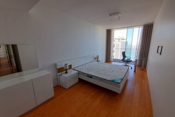 To let Furnished 3 bedroom apartment for sale in the Platinum Condominium.