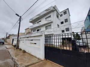 ARRENDA-SE luxuoso apartamento tipo2 com ou sem moveis num condominio no bairro do triunfo proximo ao condominio vila apartamento novo por inaugurar marque já a sua visita