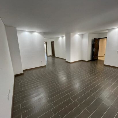 Vende-se Excelente Apartamento Prédio novo pronto a estrear T3 no Condomínio Mar Bairro Central.