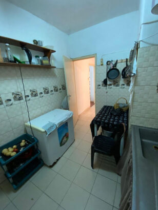 Vende-se Excelente Apartamento T2 no Bairro Central (Próximo a Escola de Condução Internacional)