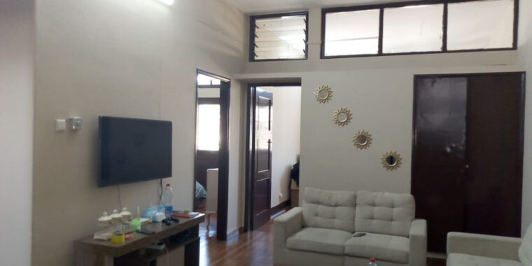 Arrenda se Flat T2 no 3andar pronta habitar no bairro central