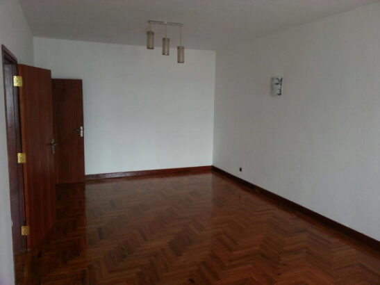 VENDE-SE APARTAMENTO T3 AV 24 JULHO PROXIMO A ANTIGA INTERFRANCA