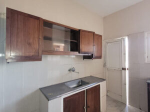 *vende-se* *apartamento t3  reabilitado, na Malhangalene a 6.500.000 mt*  1° andar, prédio de 2 andares, climatizado, com termo acomulador, garragem fechada.  Perto do Lolas. União