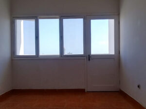 Vende se este Apartamento T2 pronto habitar com elevador. Localizado no Bairro Central próximo a Escola Industrial Maputo