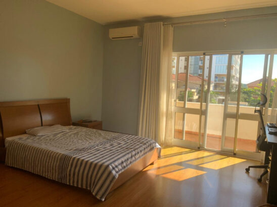 Vende-se Luxuosa Moradia T4 no Condomínio Aysha Garden (Bairro do Triunfo)