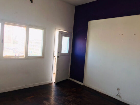 Vende-se Flat T2  3•andar no bairro do Alto-Maé ( Belita).