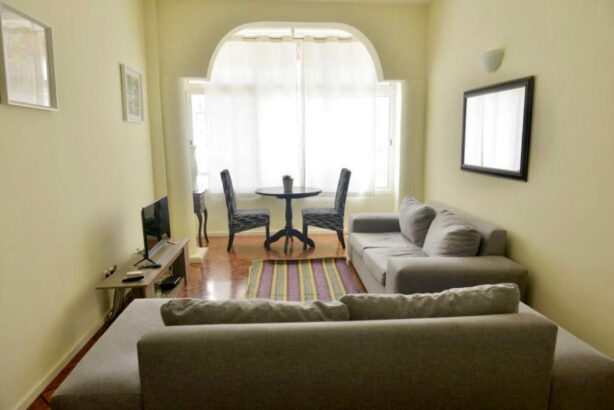 Vende se este Super Apartamento T1+1 pronto habitar. Localizado no bairro da Polana próximo aos exames médicos