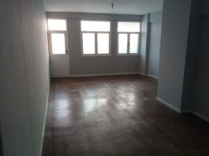 Vende-se Apartamento Tipo 2 no Alto Maé_Proximo a Versalhes