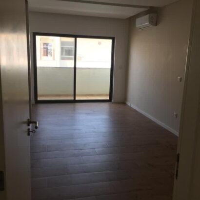 Arrenda-se excelente apartamento no condomínio Khulura