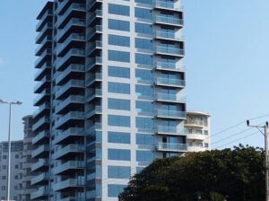 Vende-se Apartamento no Condomínio Zen Resindece na Marginal em frente ao Mar na Cidade de