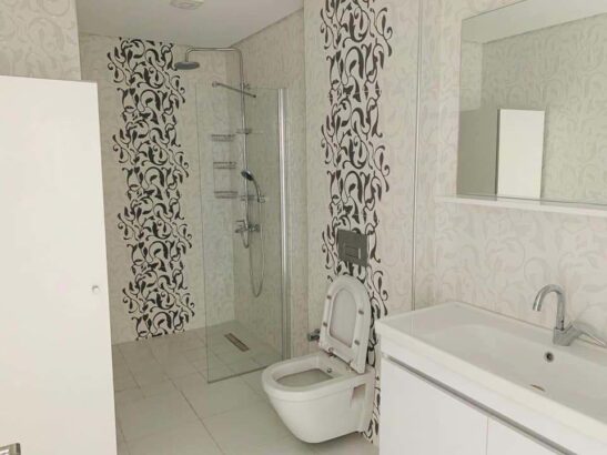 To lease 3 bedroom apartment for sale in Condomínio Rosas, close to Escola Portuguesa.