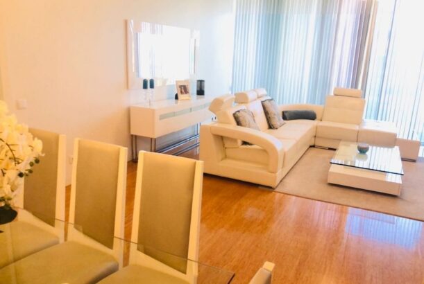 For rent near the Restaurante Bom Garfo 3 bedroom apartment Furnished in the Platinum Residence Condominium.