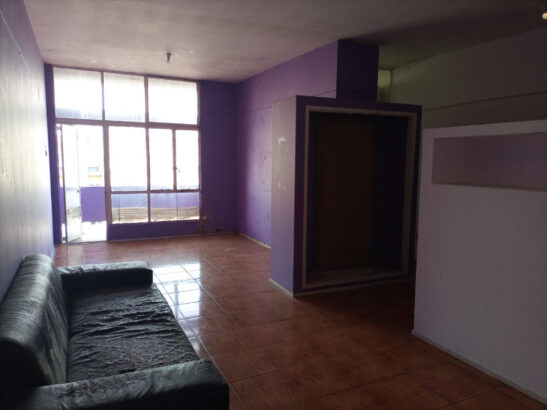 venda flat T1 na av. 24 de julho próximo ao Escola Industrial 1° de Maio no bairro Central* *cozinha *area de serviços *despensa *varandas *1 quatro amplo *sala ampla *wc ampla *segurança 24h *condomínio organizado 5andar