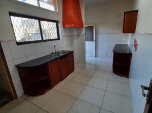 Vende-se flat T3 no 2º andar com estacionamento – B. CENTRAL