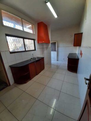 Vende-se flat T3 no 2º andar com estacionamento – B. CENTRAL