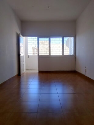 Vende-se Excelente Apartamento T2 no Bairro Central (Próximo a Escola Industrial)