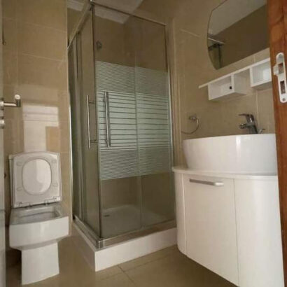 Vende-se apartamentos no condomínio Shiuta berma da estrada EN4 Wit-bank bairro nobre Tchumene 1 dentro da cancela  Apartamentos tipo 2 2 quartos 1 quarto suíte Sala moderna open space  Cozinha americana  Casa de banho comum