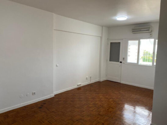 Vende-se luxuoso Apartamento T3 4⁰Andar com Elevedor novo no Bairro da Coop