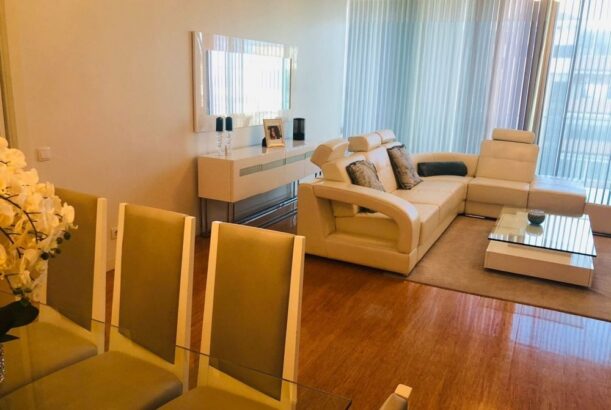 For rent near the Restaurante Bom Garfo 3 bedroom apartment Furnished in the Platinum Residence Condominium.