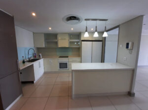 Vendemos excelente apartamento T3 en suite no Super Mares ( Av Marginal )