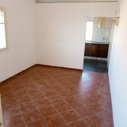 Vende-se Flat T2. 2•andar no bairro Central.