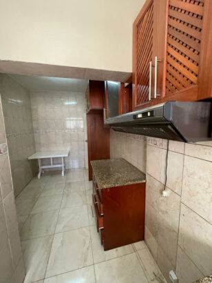 Vende-se Espaçoso Apartamento T3 3⁰Andar Último no Bairro da Sommerschield 1(Próximo a Clínica da Sommerschield)