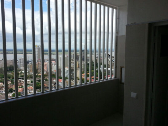 VENDO: Apartamento de luxo T3 3wc vistamar 15andar com elevador, cozinha americana com fogão embutido, Quartos com guardafatos, Todo Climatizado,  Av. 24 de Julho em frente ao SPAR 7 milhões negociaveis