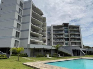 Vende-se apartamentos no condomínio Shiuta berma da estrada EN4 Wit-bank bairro nobre Tchumene 1 dentro da cancela  Apartamentos tipo 2 2 quartos 1 quarto suíte Sala moderna open space  Cozinha americana  Casa de banho comum