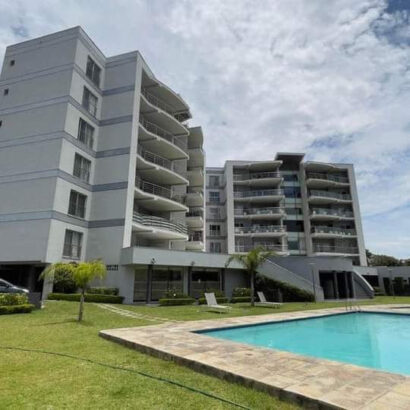 Vende-se apartamentos no condomínio Shiuta berma da estrada EN4 Wit-bank bairro nobre Tchumene 1 dentro da cancela  Apartamentos tipo 2 2 quartos 1 quarto suíte Sala moderna open space  Cozinha americana  Casa de banho comum