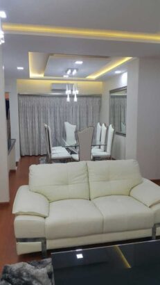 Excelente apartamento de 3 dormitorios en alquiler en Alla Villa