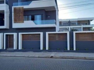 Vende-se uma linda e moderna casa em boa zona do Triunfo