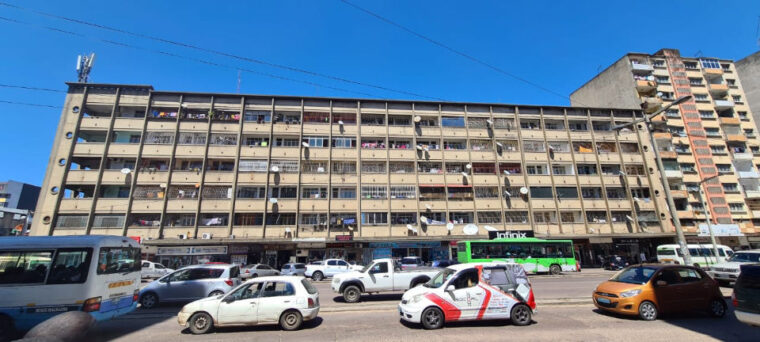 Vende-se Flat T2 6º Andar (Sem Elevador), No Ponto Final/Prédio Valente (reabilitada de raiz)