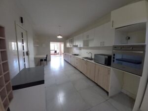 Vende-se flat T3 suite climatizada com elevador, no 1º andar – POLANA