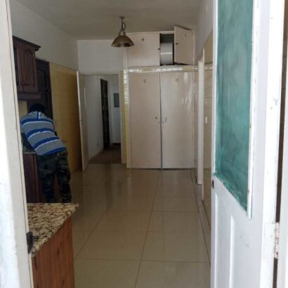 Arrenda-se apartamento T3, 3wc, Br. Central, 14° andar c/elevador.