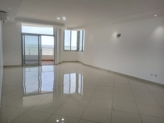 VENDE-DE APARTAMENTO TIPO4 NO CONDOMINIO BEACH FRONT NA AV MARGINAL