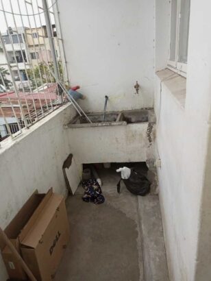 Vende-se flat T1 no 1º andar – MALHANGALENE