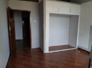 Vende se apartamento tp2 +1 3°andar num prédio de 6 andares na ponto final