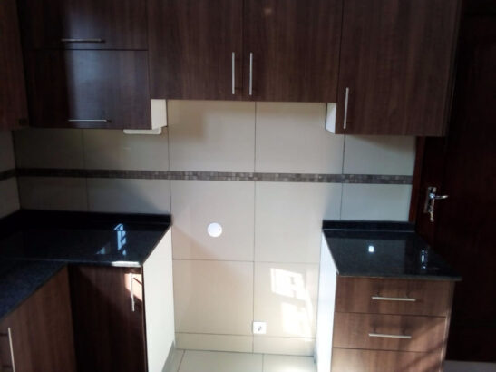 VENDE-SE APARTAMENTO T2 RÊS/DO CHÃO AV HO CHI MIN